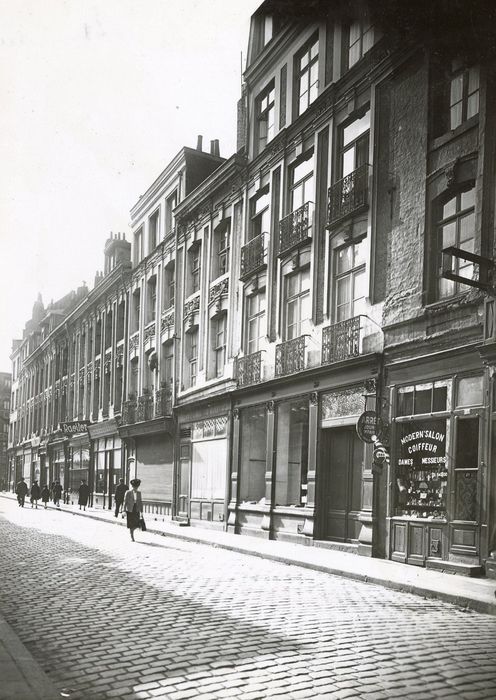 façades sur rue des numéros impairs