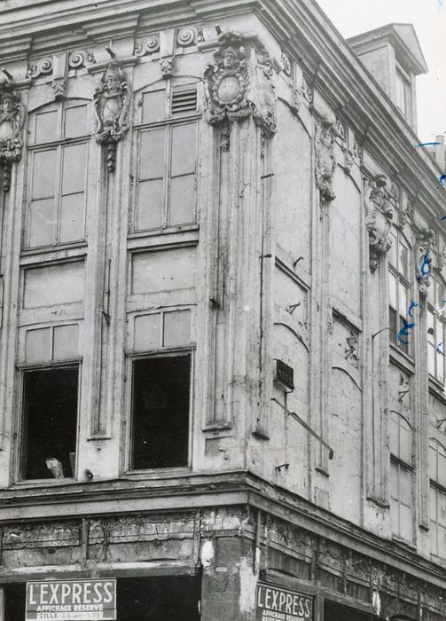 façades sur rues, vue partielle