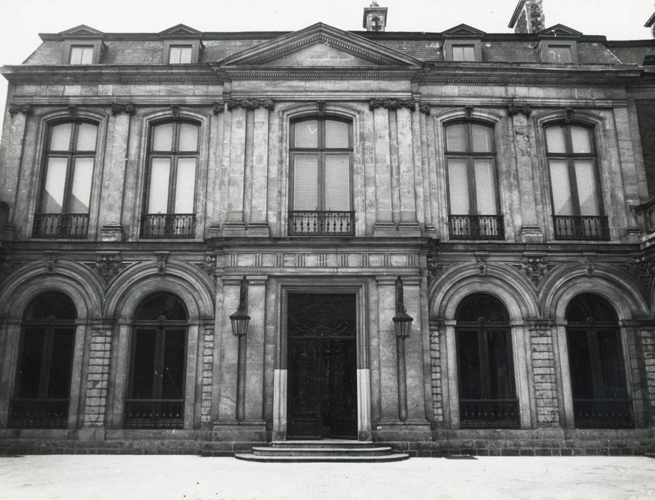 façade sur la cour d’honneur