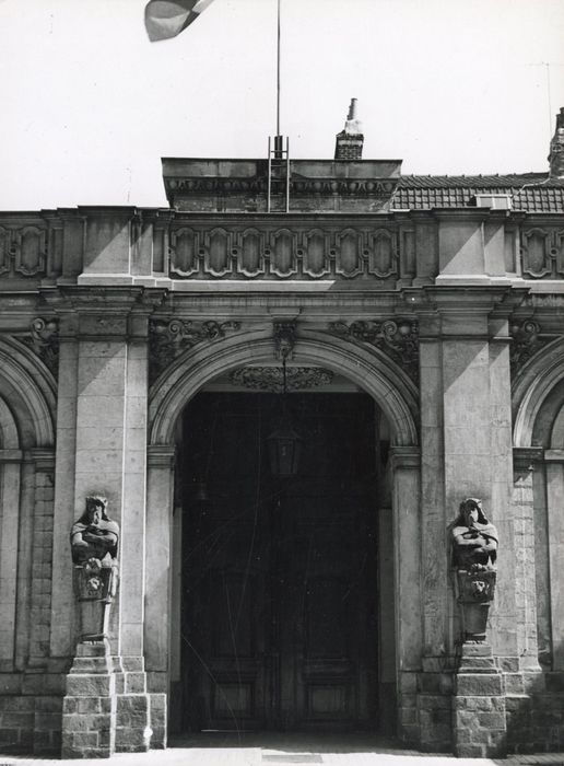 portail monumental d’accès sur rue à la cour d’honneur, élévation interne