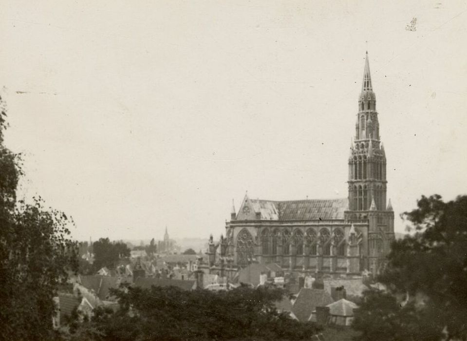 vue générale de l’église dans son environnement