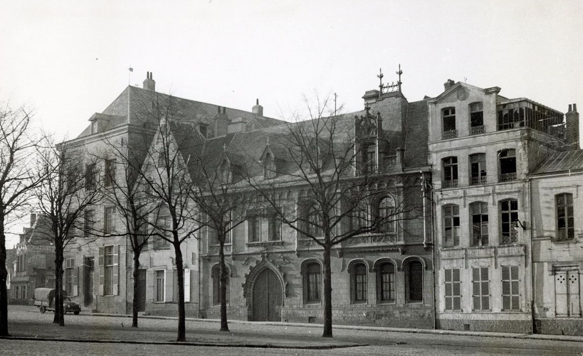 façade sur la place Verte