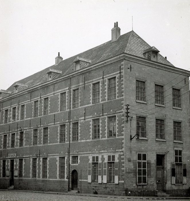 façade sur la rue de Hecques