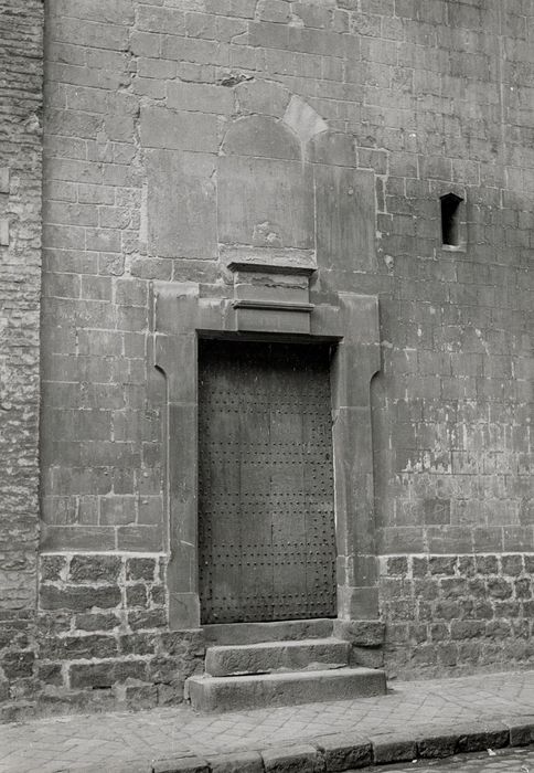 porte d’accès à la salle des Pas Perdus rue de Hecques