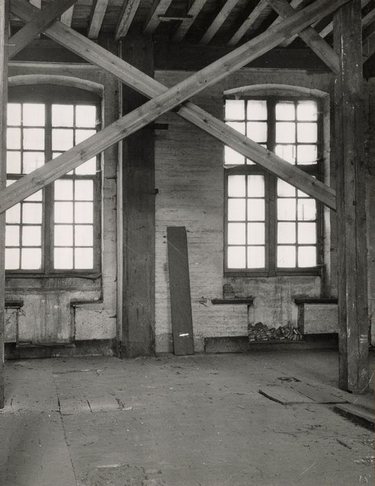 salle de dépôt des objets, vue partielle