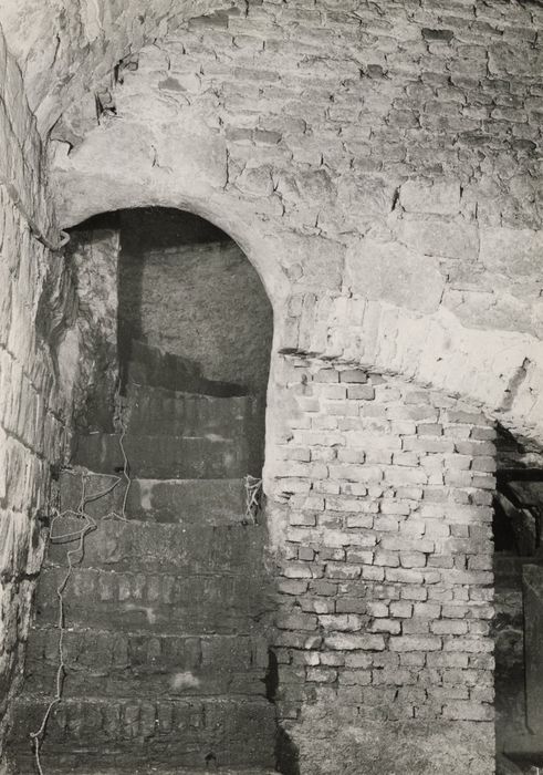 escalier descente aux caves