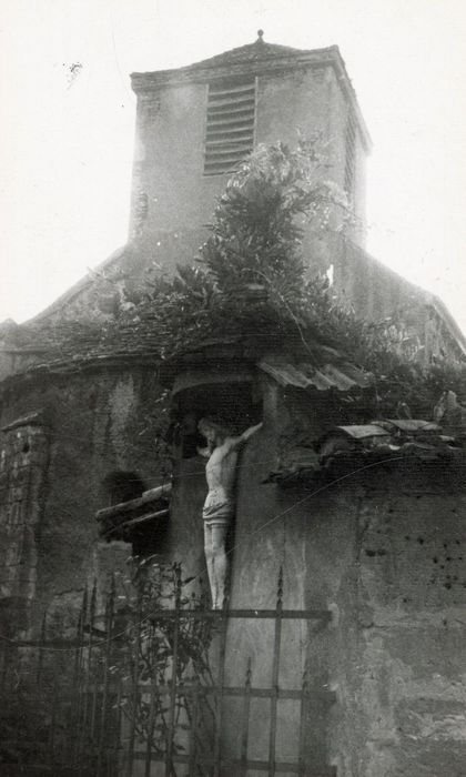 statue : Christ en croix