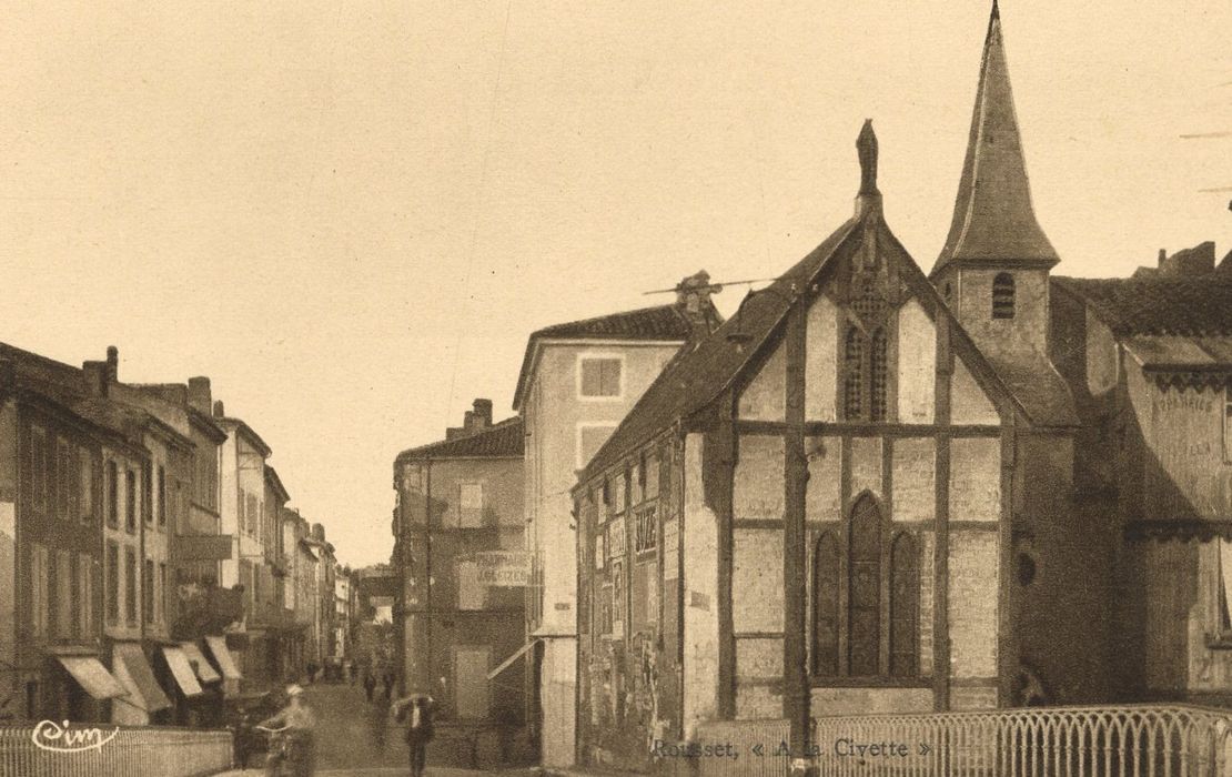 vue générale de la chapelle dans son environnement urbain depuis l’Ouest