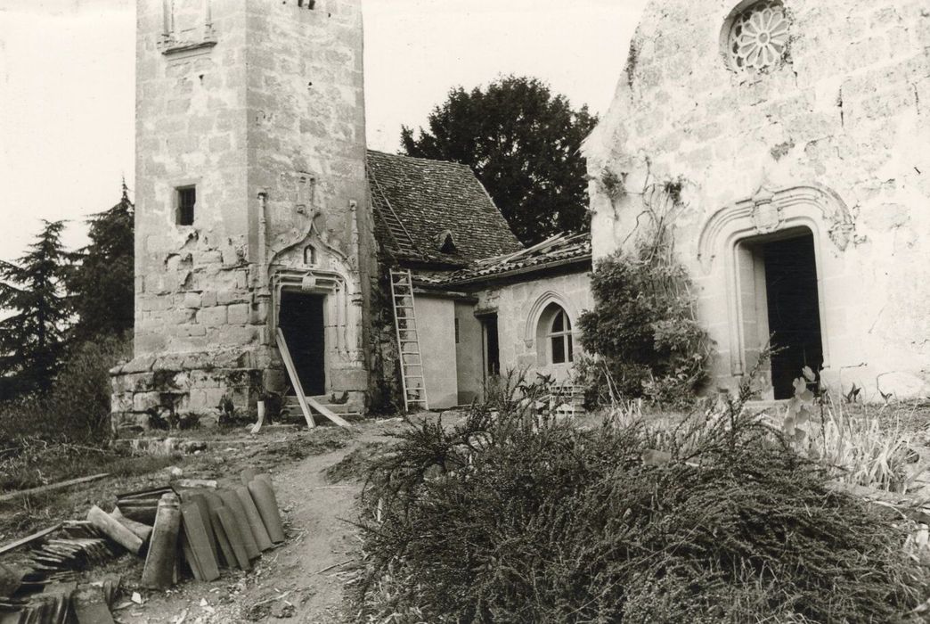 porte d’accès à la tour de l’ancien château