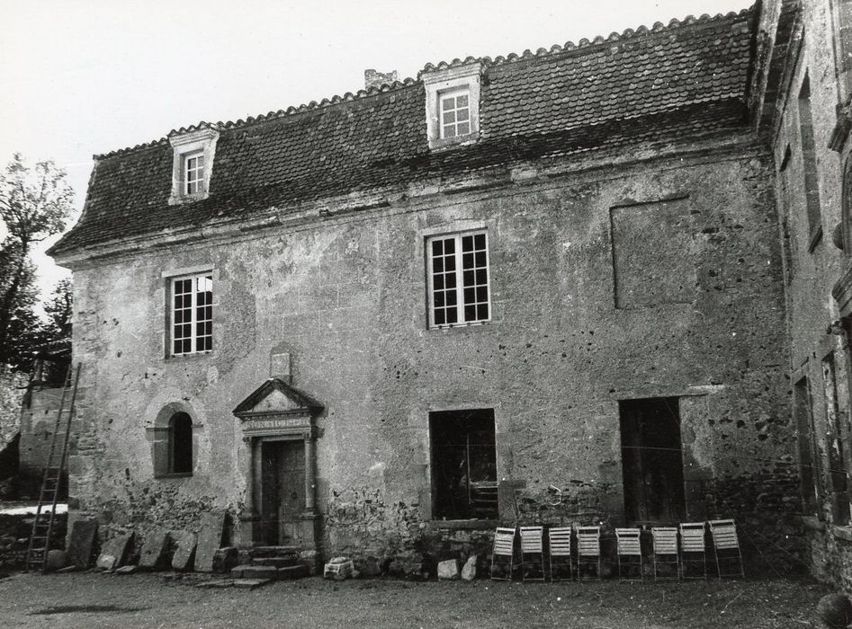 cour d’honneur, aile ouest, façade est