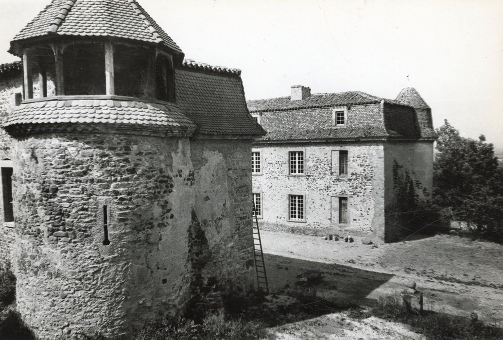 vue partielle des bâtiments depuis l’angle sud-ouest