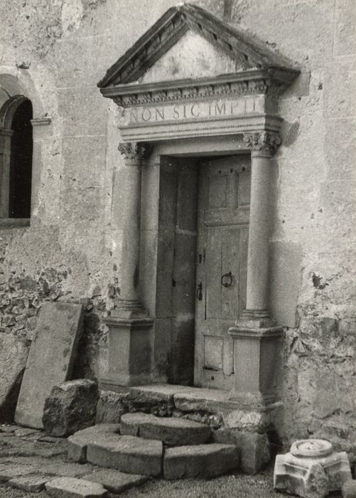 porte d’accès à la chapelle