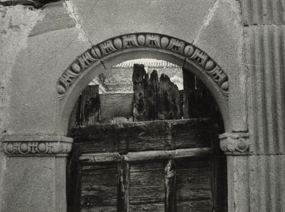 enceinte, porte piétonne d’accès sud-est, détail