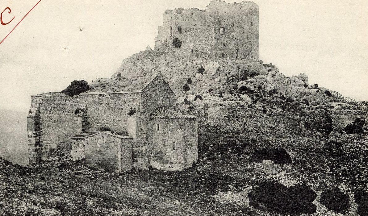 vue générale des ruines dans leur environnement depuis le Sud-Est