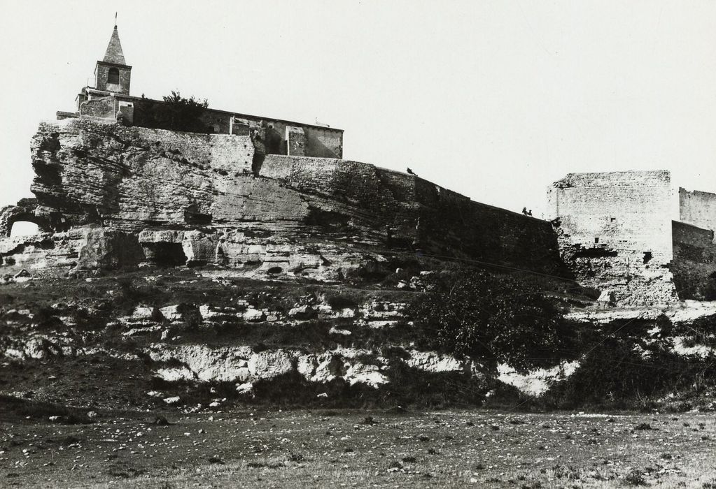 vue générale des remparts depuis le Nord