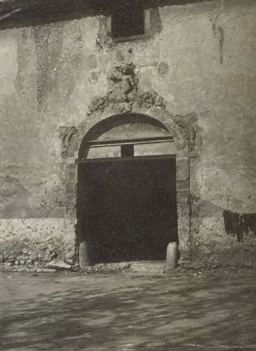 cour des grange, portail d’accès au cellier