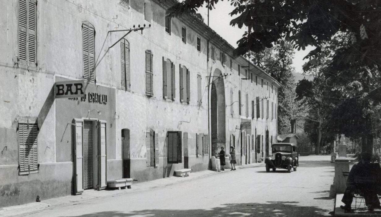 communs, façade sur rue