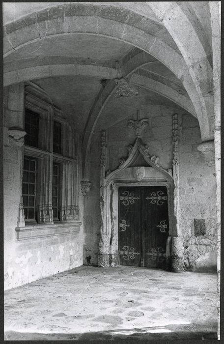 porte d’accès à la tour d’escalier