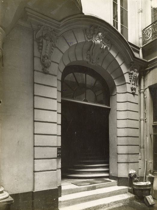 porte d’accès sur rue