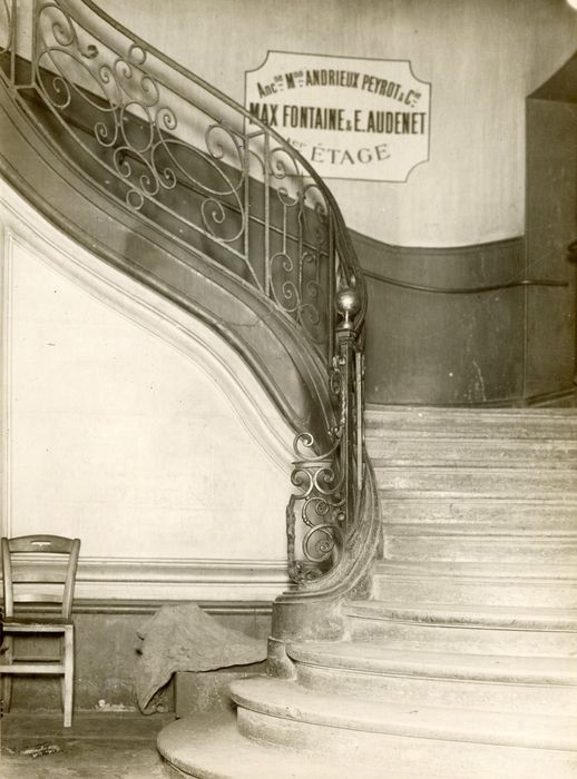 escalier, vue partielle