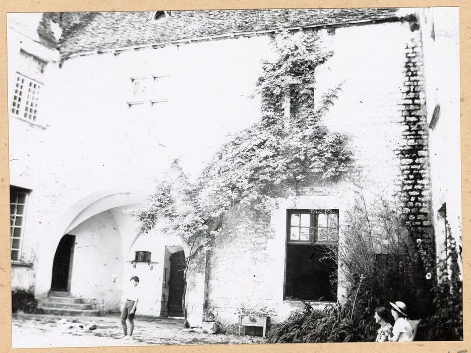 aile sud, façade nord sur la cour intérieure