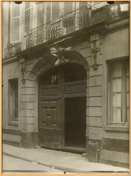 porte d’accès sur rue