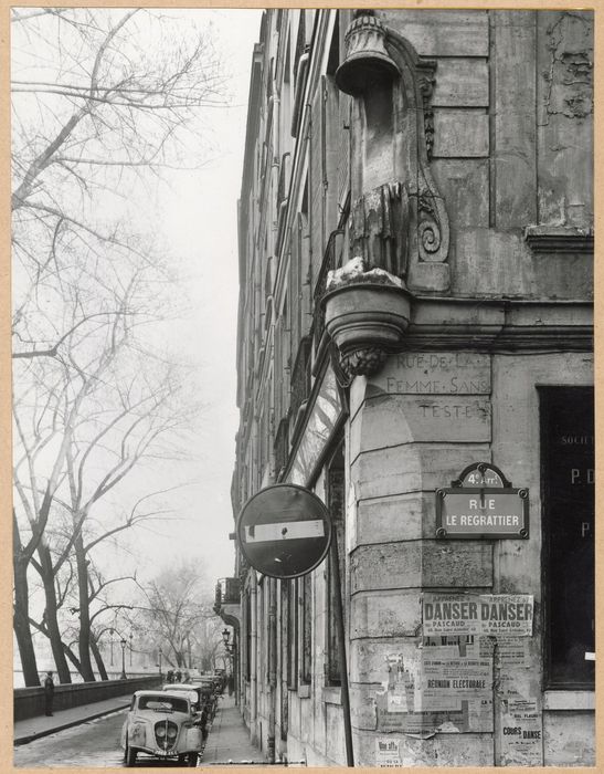 détail de la niche située à l’angle des rues