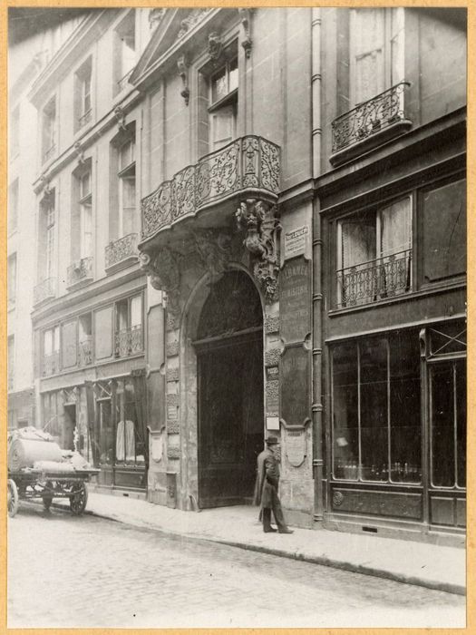 façade sur rue, vue partielle