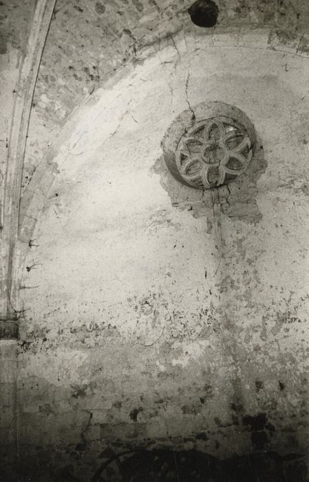 chapelle, rosace dans le mur nord-est