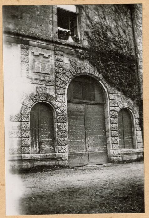 aile ouest, portail d’accès aux écuries