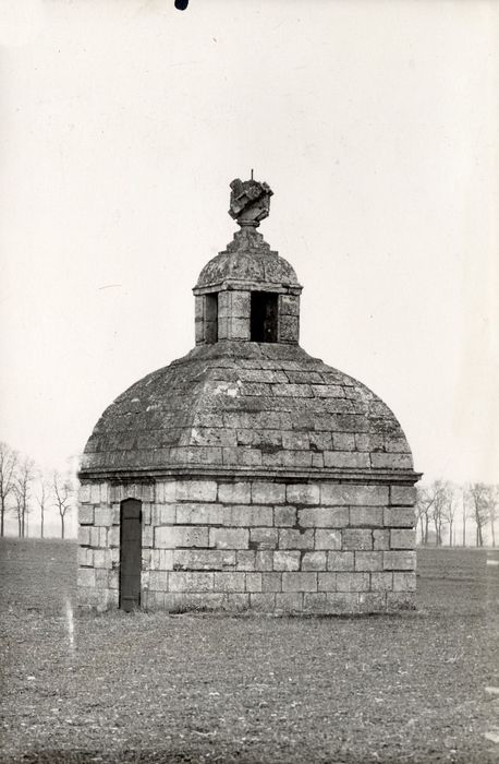 Aqueduc des Eaux de Rungis (également sur communes de Rungis, L'Hay-les-Roses, Cachan, Arcueil, Gentilly et Paris 14)