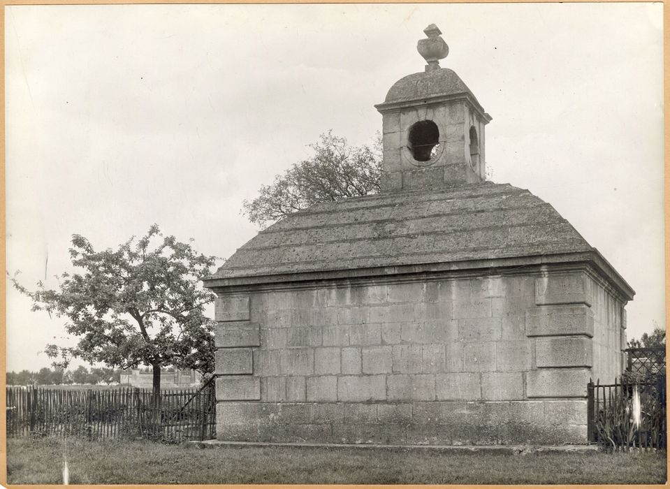 Aqueduc des eaux de Rungis (également sur communes de Fresnes, L'Hay-les-Roses, Cachan, Arcueil, Gentilly et Paris 14)