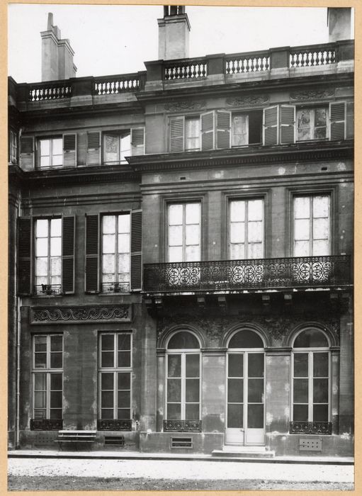 façade sur jardin, vue partielle