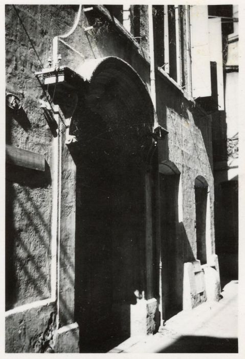 Porte d’accès sur rue