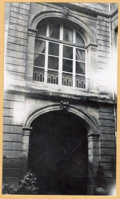 façade sur la cour intérieure, vue partielle