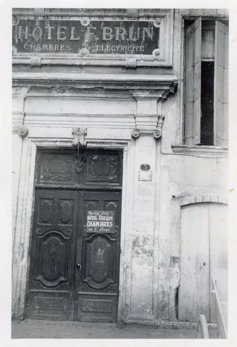 porte d’accès sur rue