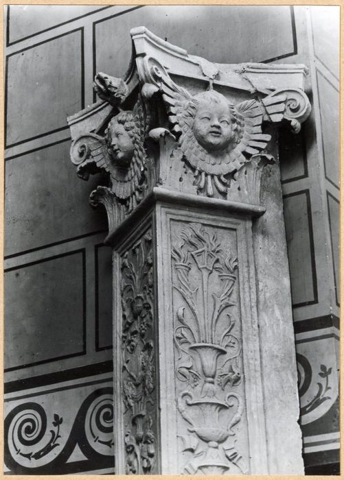 chapelle Saint-Lazare, détail d’un pilastre