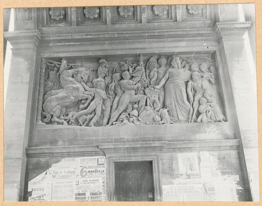 élévation latérale ouest, détail d’un haut-relief