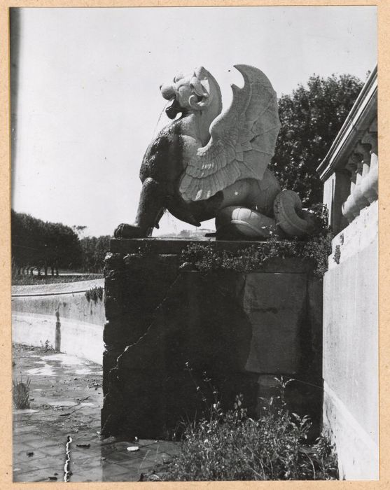 parc, détail d’une fontaine du bassin