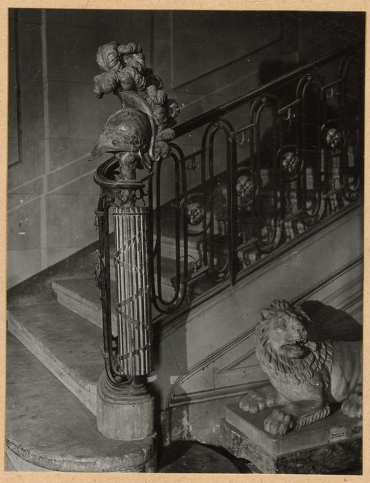 escalier monumental, détail du départ