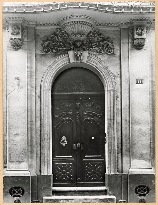 porte d’accès sur rue