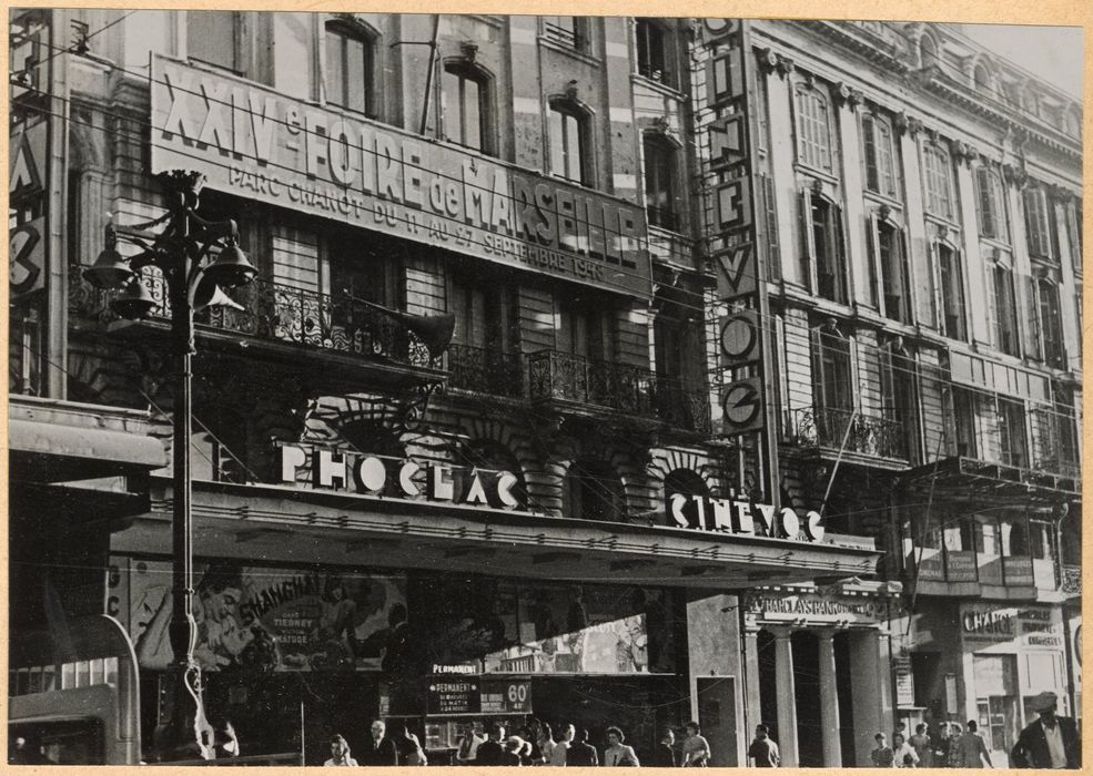 façade sur rue, vue partielle