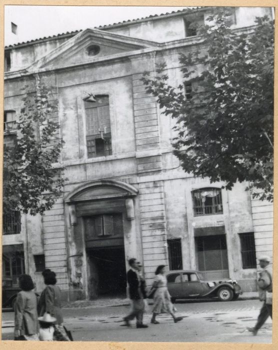 façade sur rue, vue partielle