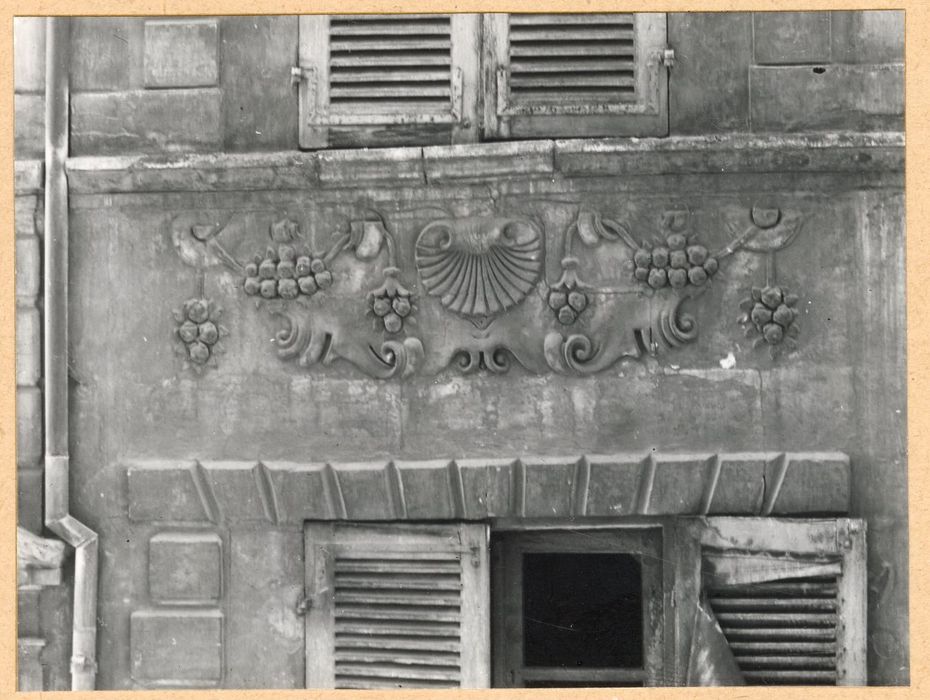 façade sur l’ancienne Grand’Rue, détail décoratif