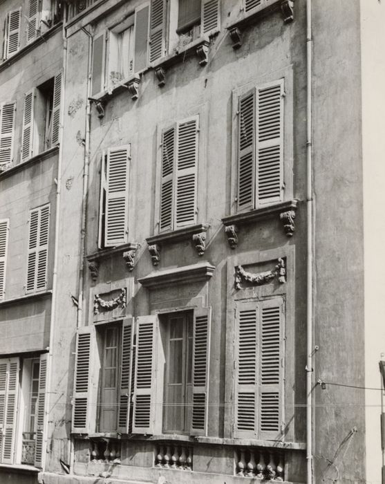 façade sur la rue Saint-Saëns, vue partielle