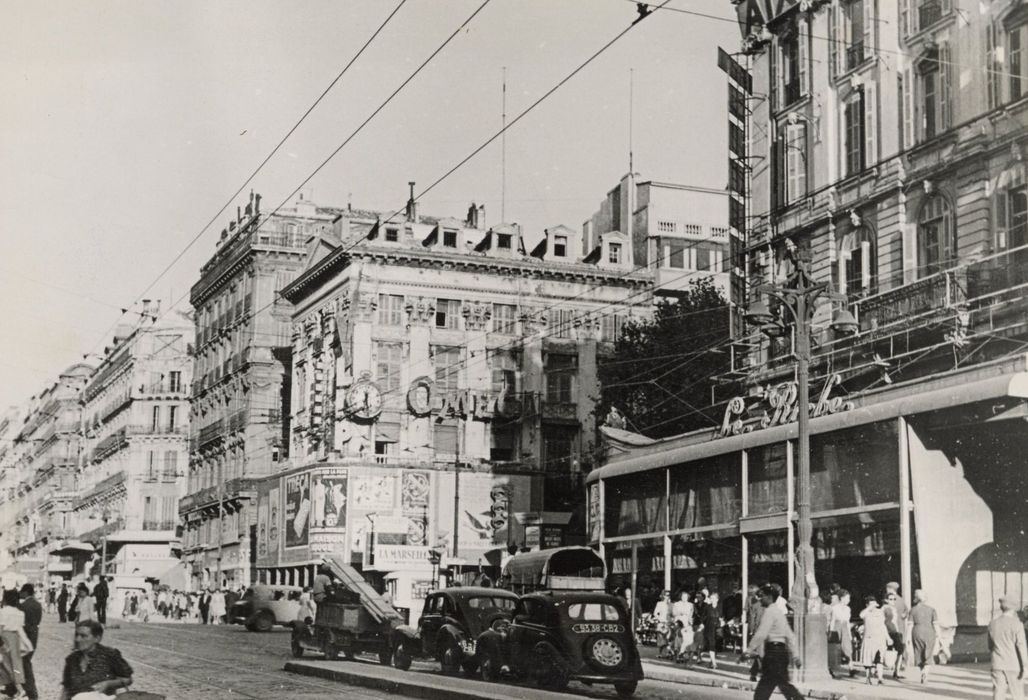 vue générale de l’immeuble dans son environnement urbain