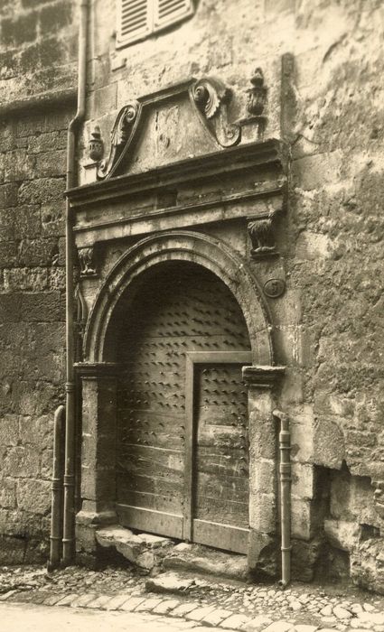 porte d’accès sur rue