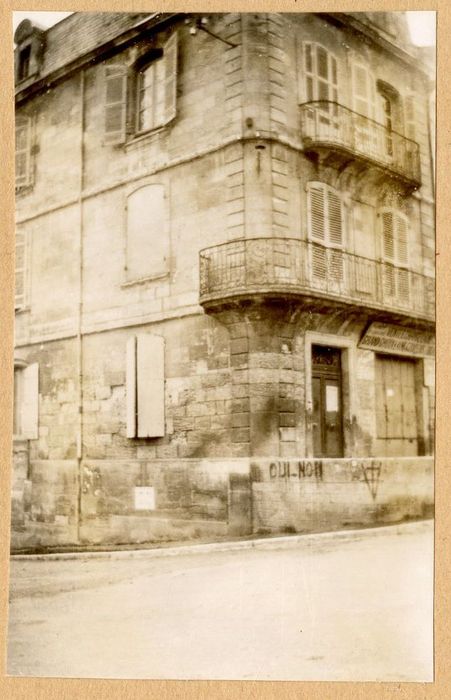 façades sur rues, vue partielle