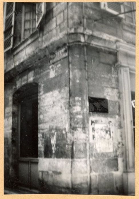 angles des façades sur rue, vue partielle