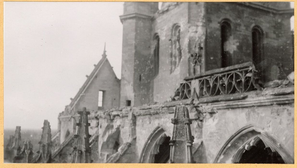 façade latérale sud, vue partielle